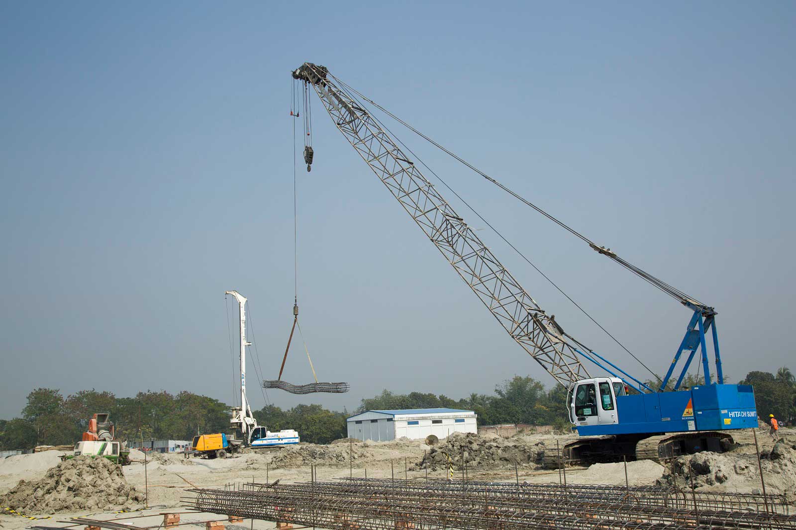 Shifting rebar cage by crawler crane.