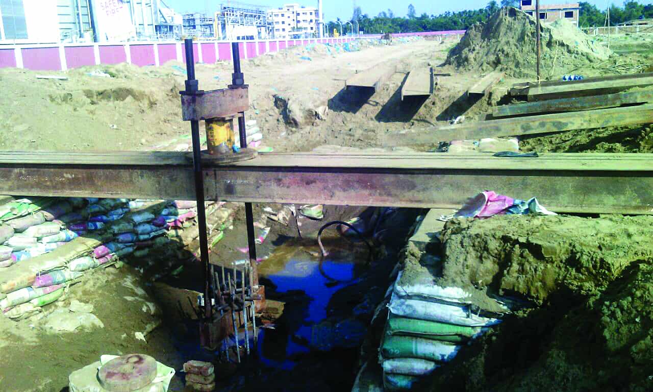 Uplift pile load test.